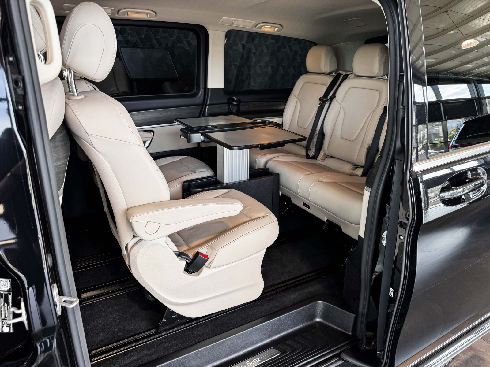 Mercedes-Benz V - 2025