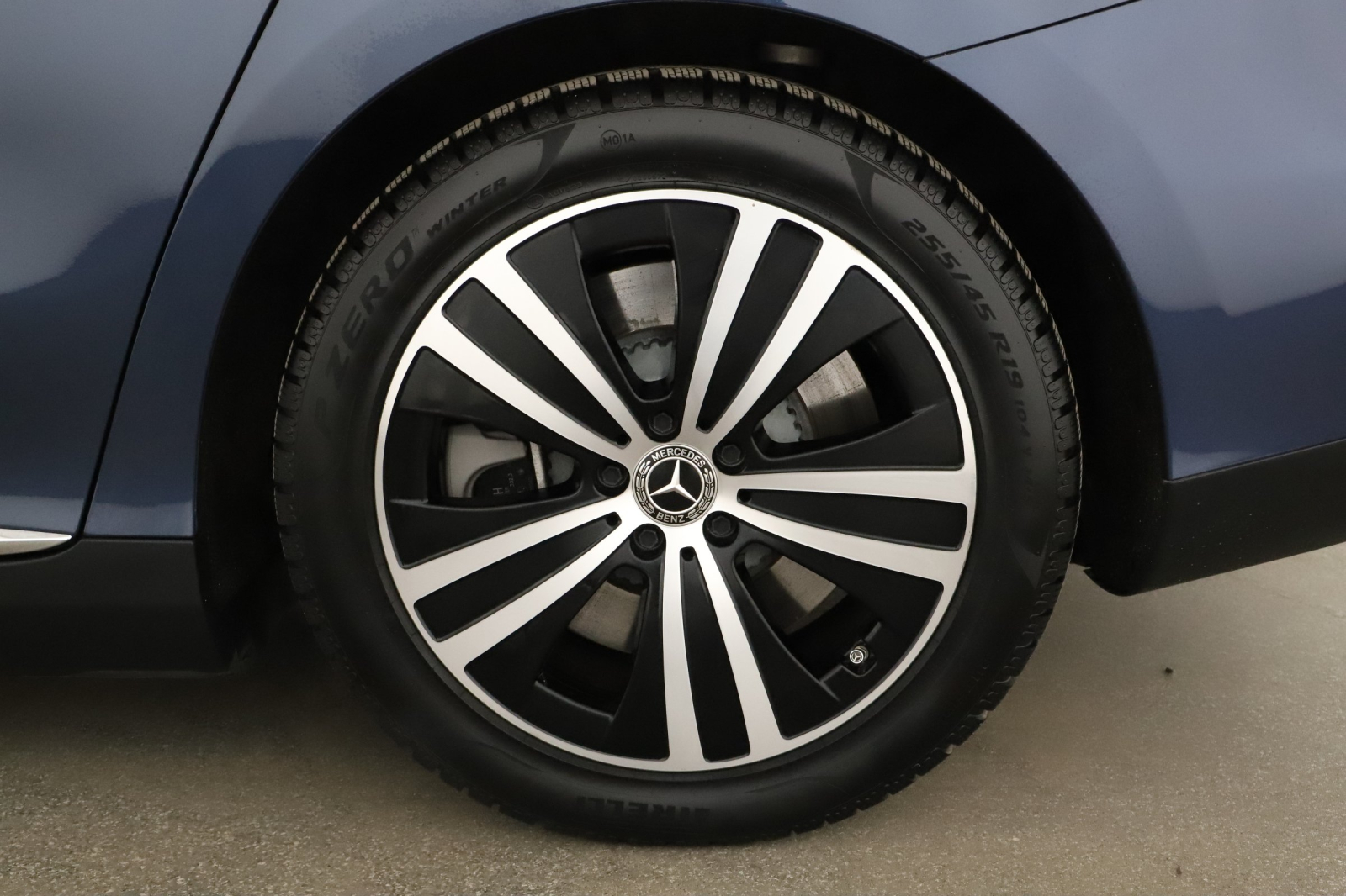 Mercedes - Benz EQE - 2024