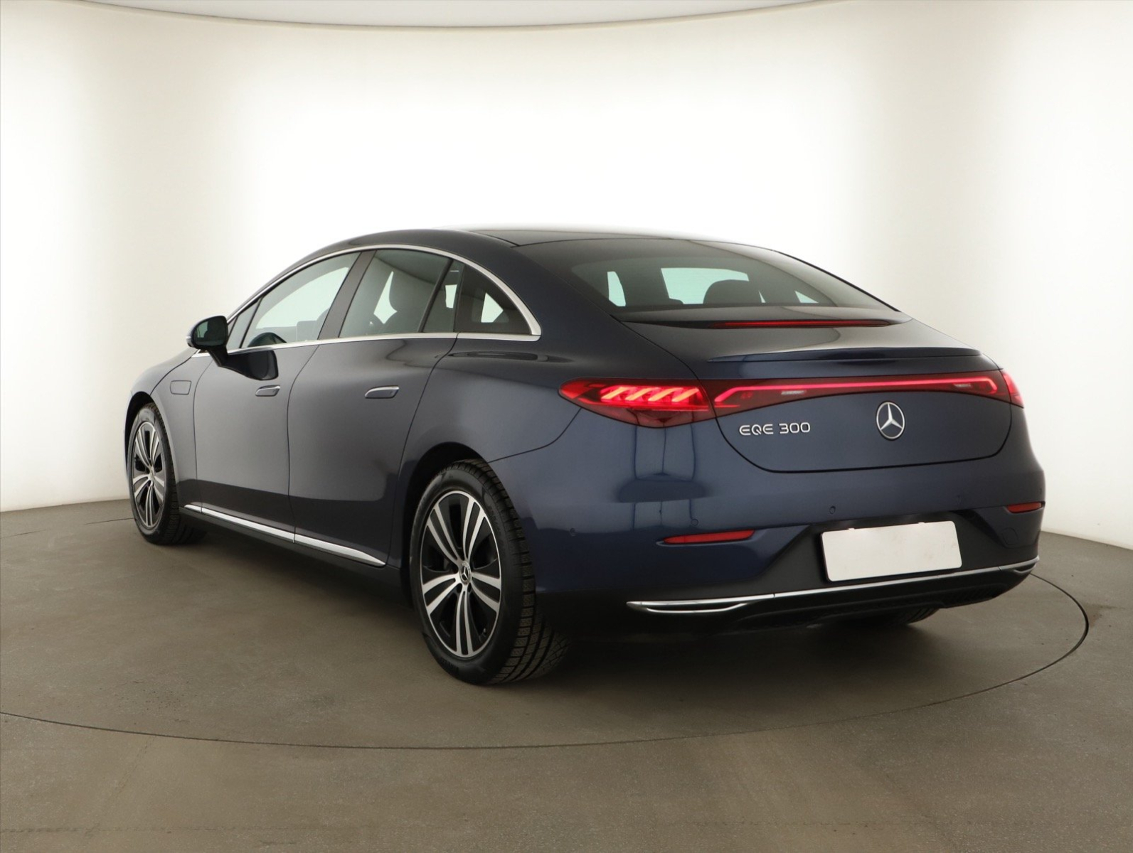 Mercedes - Benz EQE - 2024