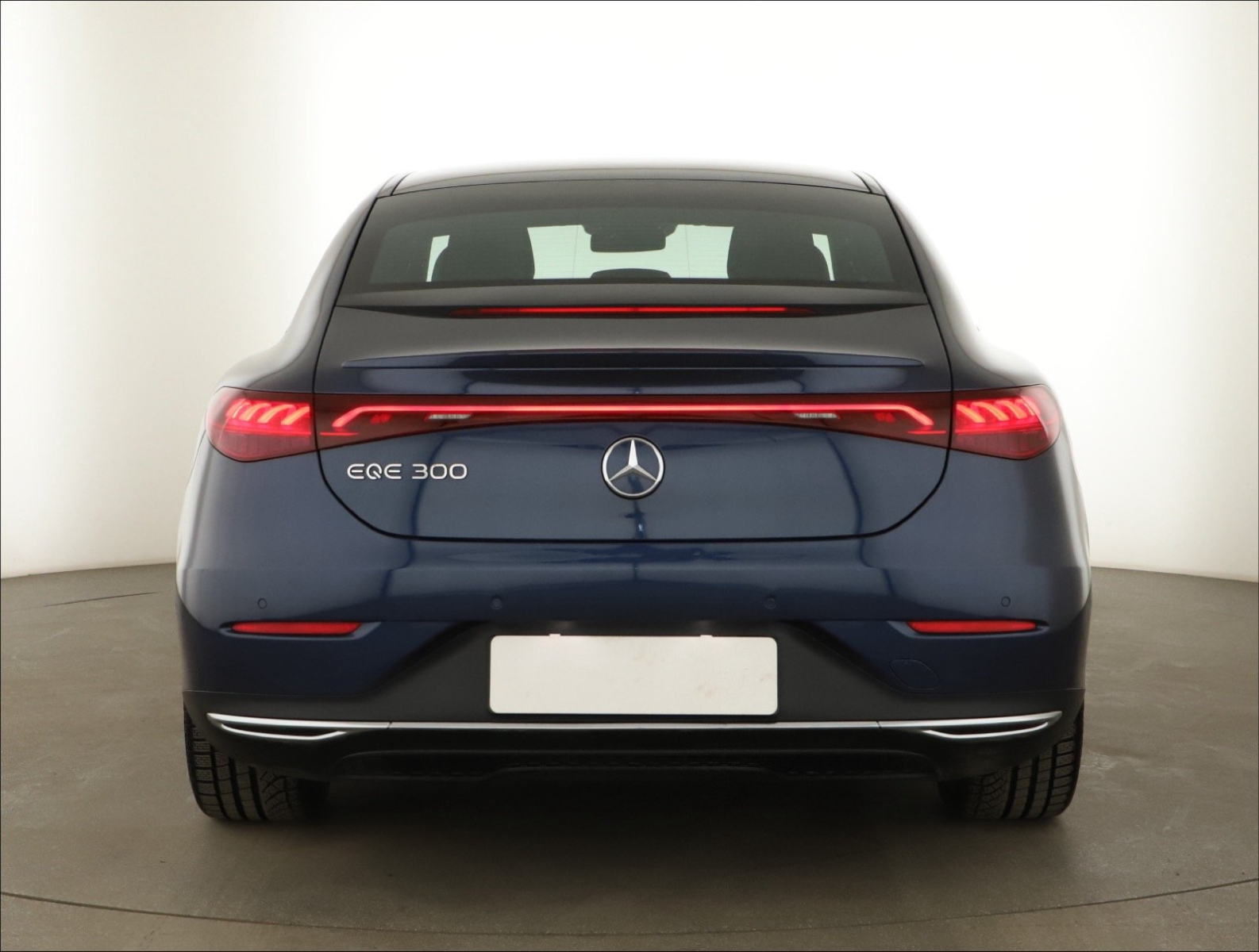 Mercedes - Benz EQE - 2024