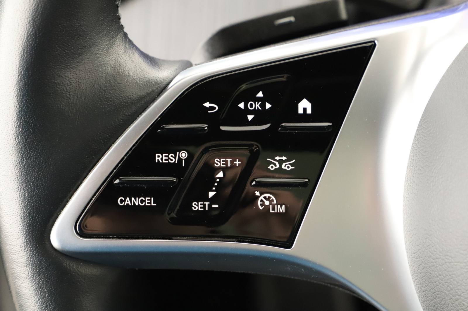 Mercedes - Benz EQE - 2024