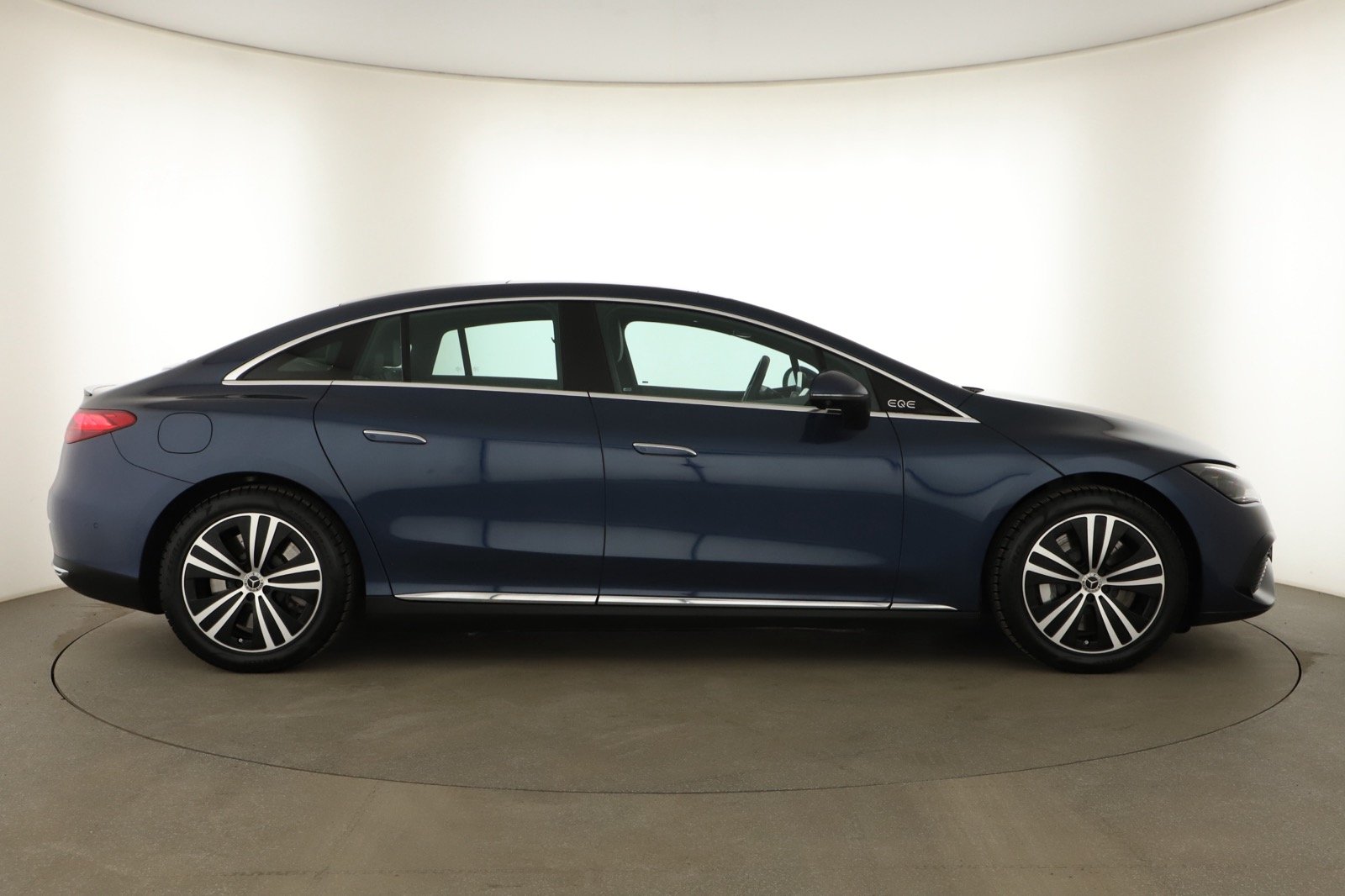 Mercedes - Benz EQE - 2024