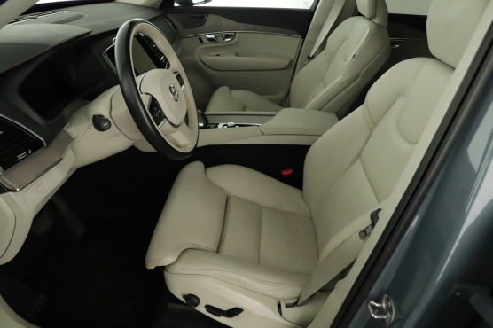 Volvo XC90 B5 AWD