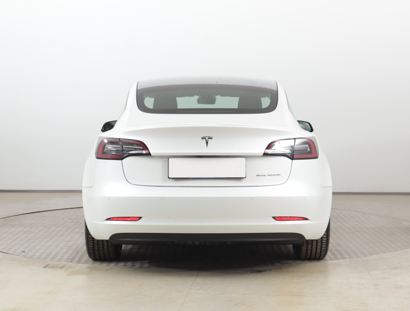 Tesla Model 3, 2020