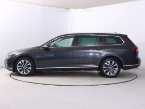 Volkswagen Passat - 2021