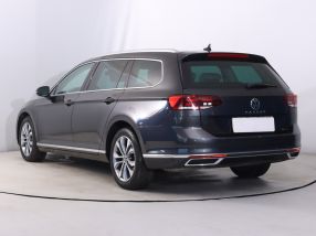 Volkswagen Passat - 2021