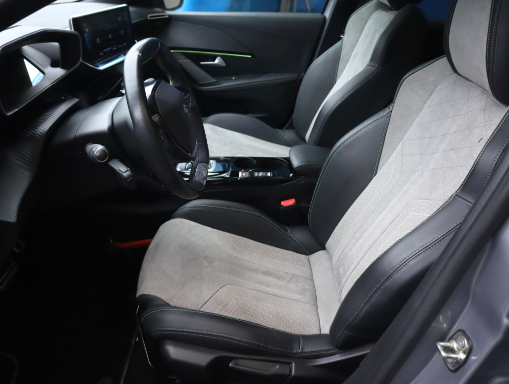 Peugeot e-208