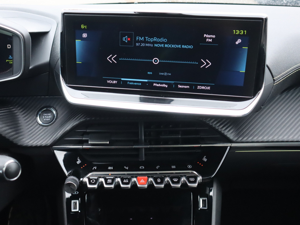 Peugeot e-208