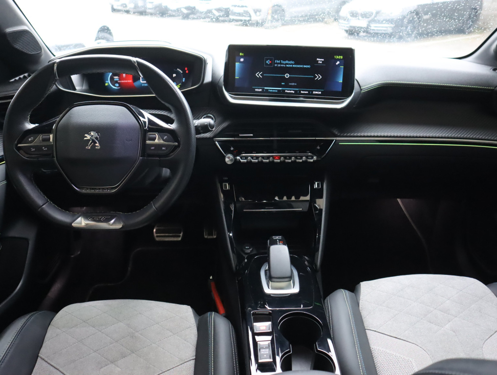 Peugeot e-208