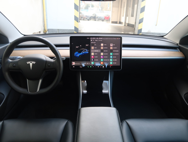 Tesla Model 3 Std Range Plus LFP