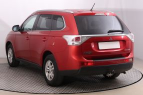 Mitsubishi Outlander - 2015