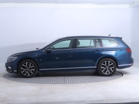 Volkswagen Passat - 2021