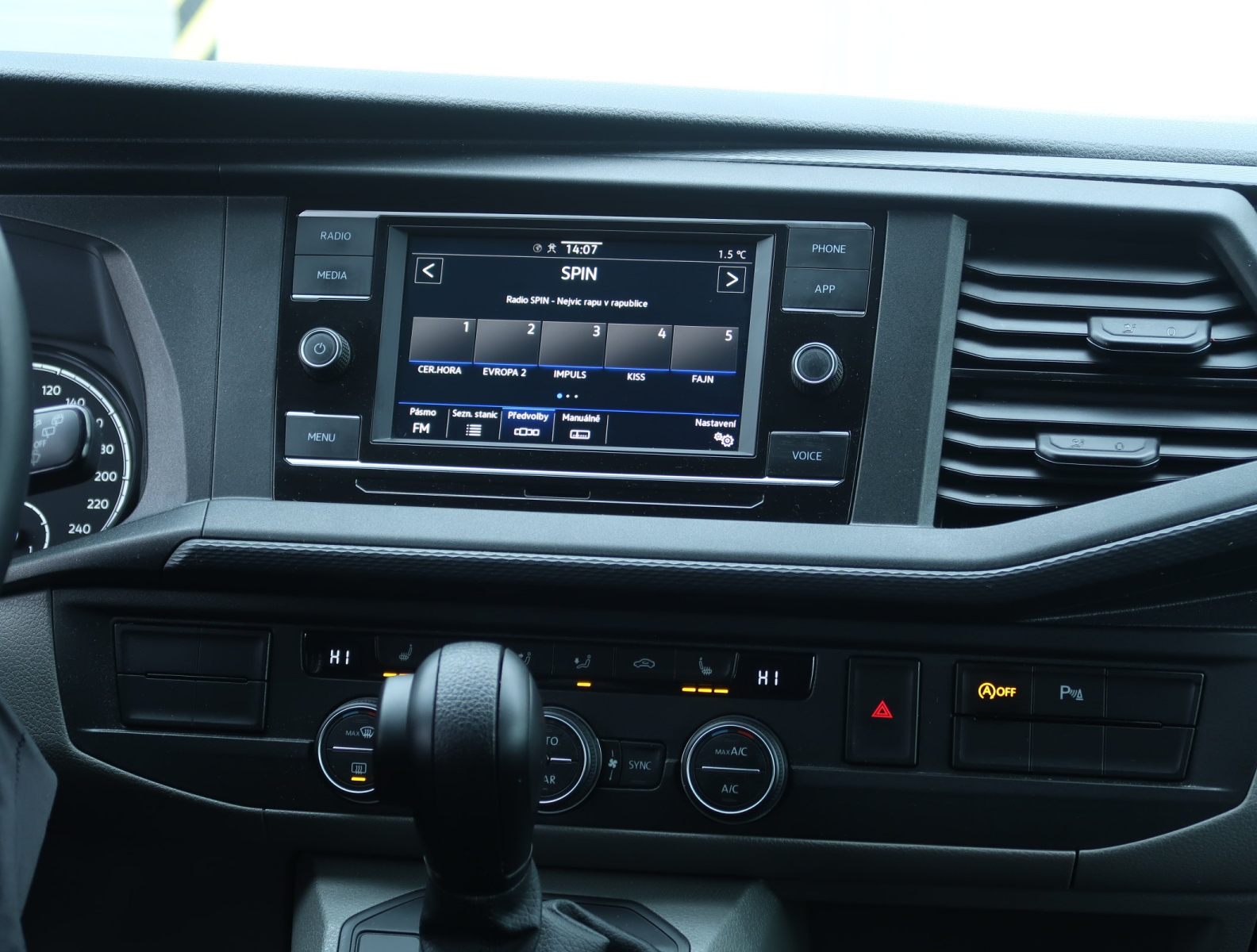 Volkswagen Caravelle - 2022