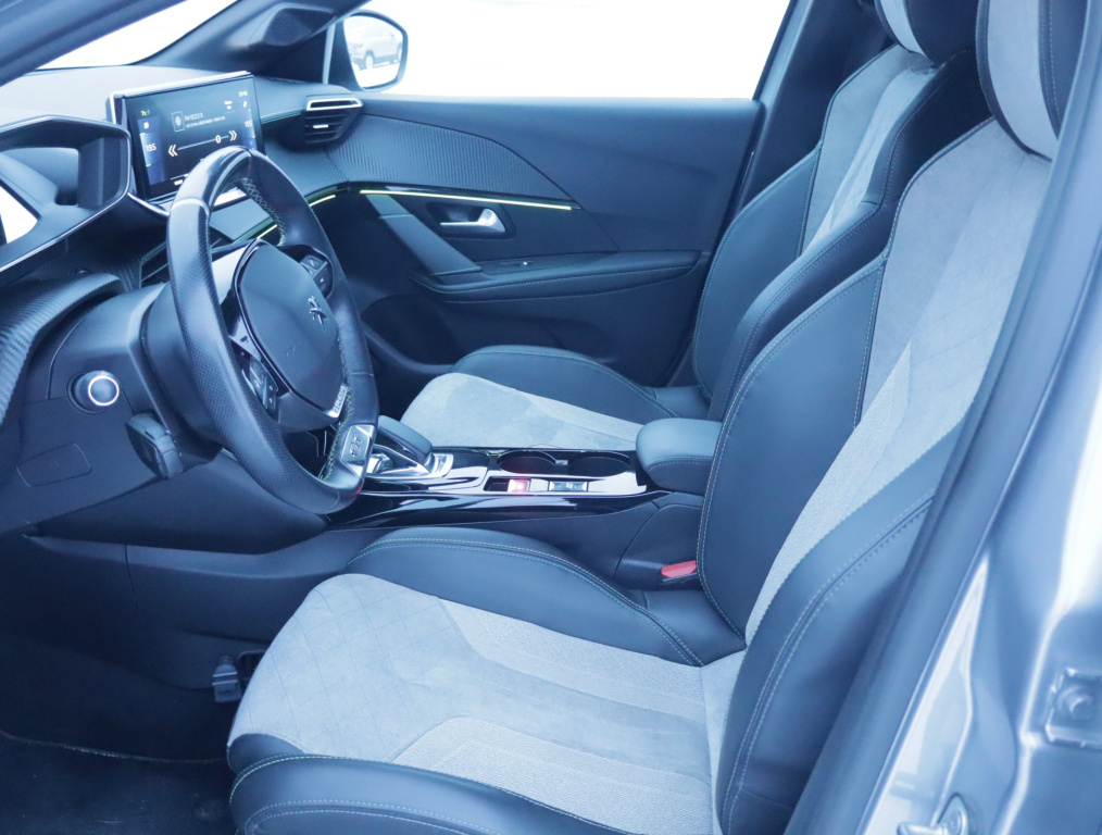Peugeot e-208