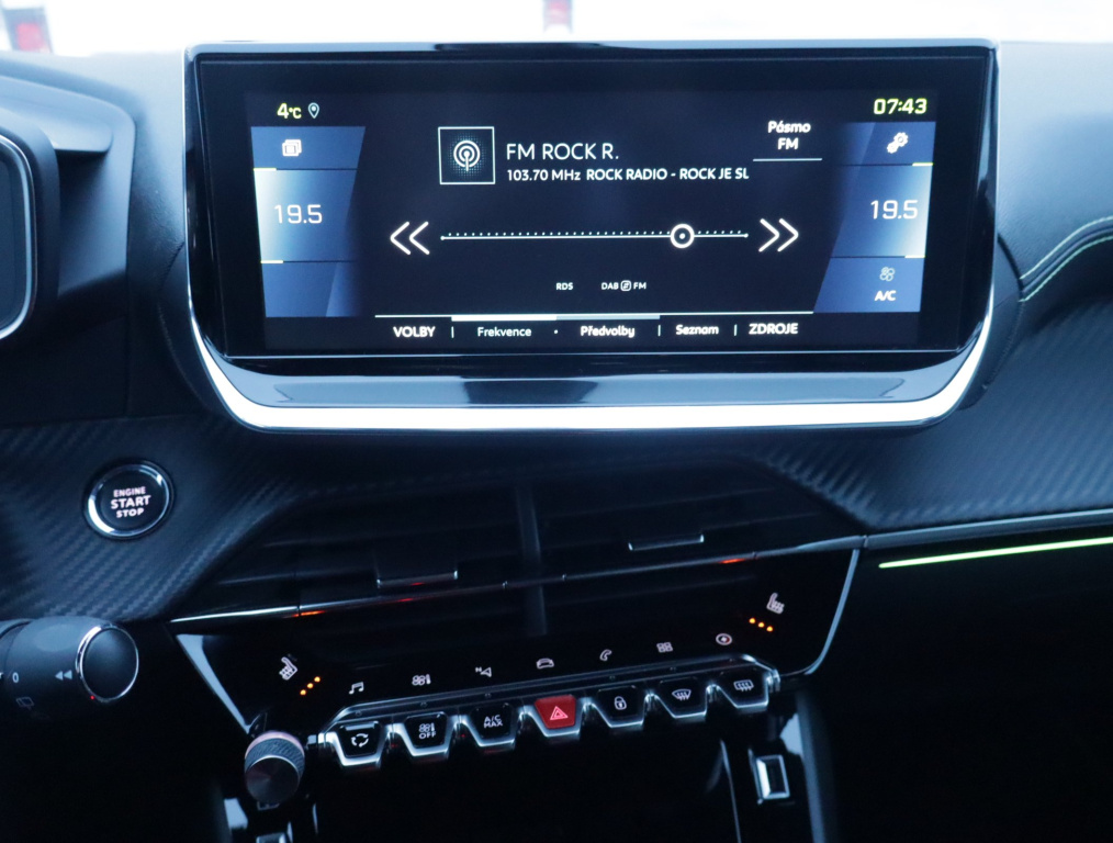 Peugeot e-208