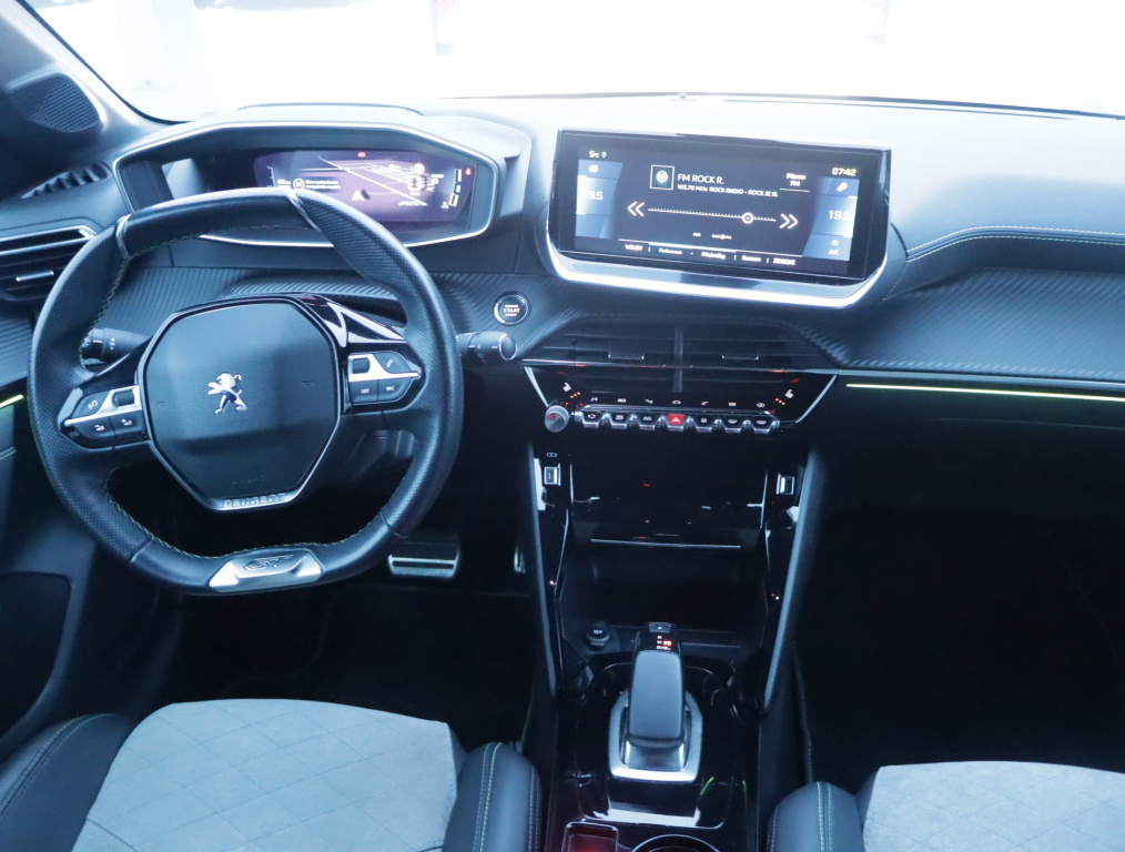 Peugeot e-208