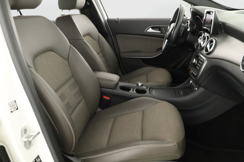 Mercedes-Benz GLA, 2016