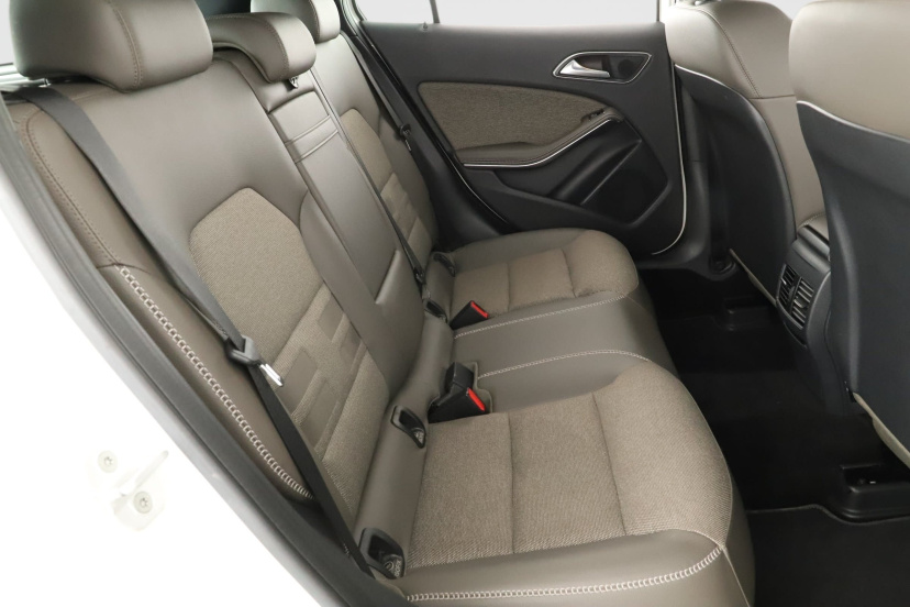Mercedes-Benz GLA, 2016