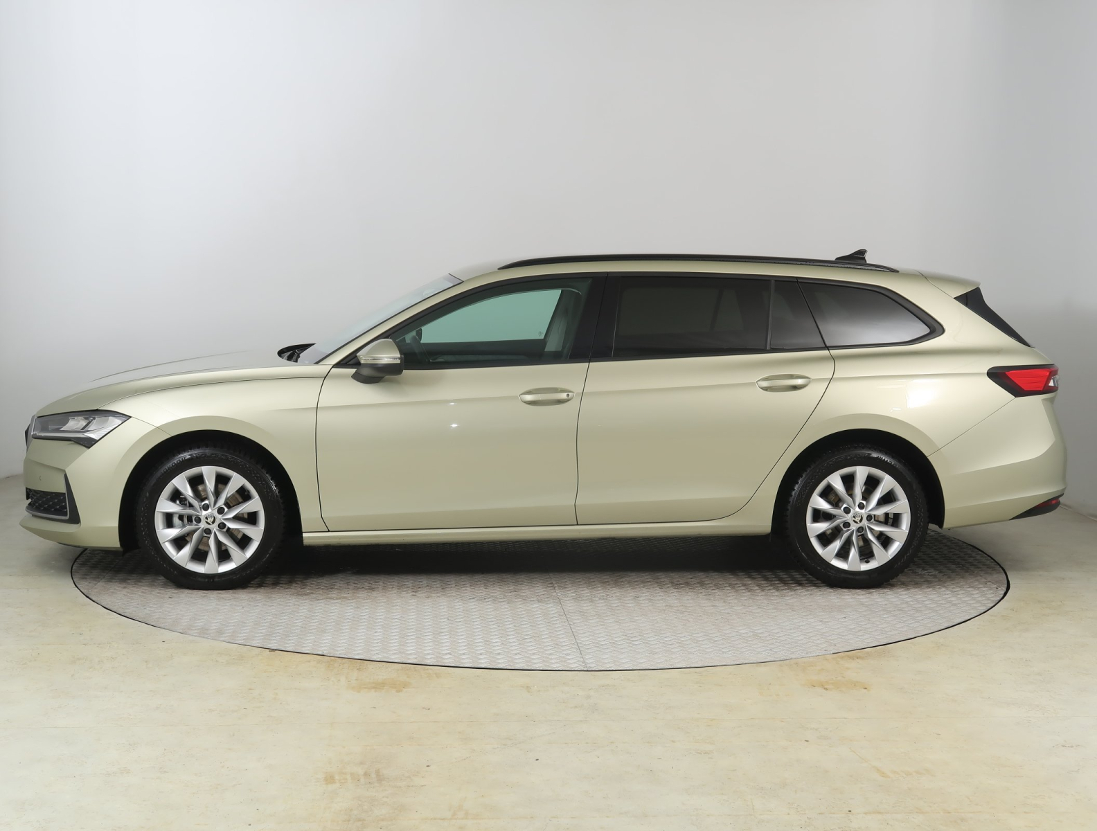 Škoda Superb - 2024