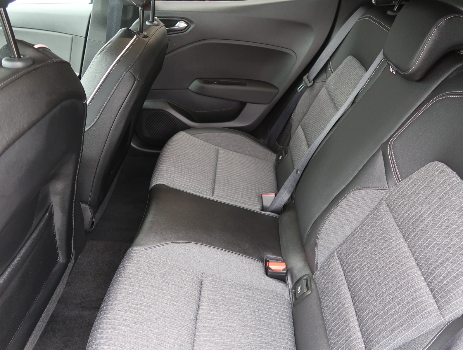 Mitsubishi Colt - 2024