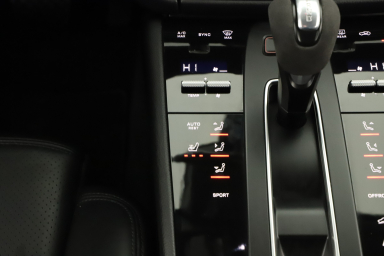 Porsche Macan - 2022