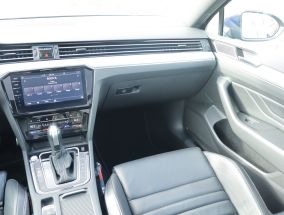 Volkswagen Passat - 2021