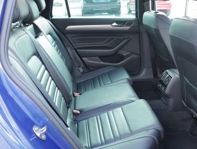 Volkswagen Passat - 2021