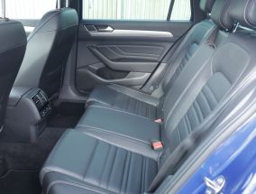 Volkswagen Passat - 2021