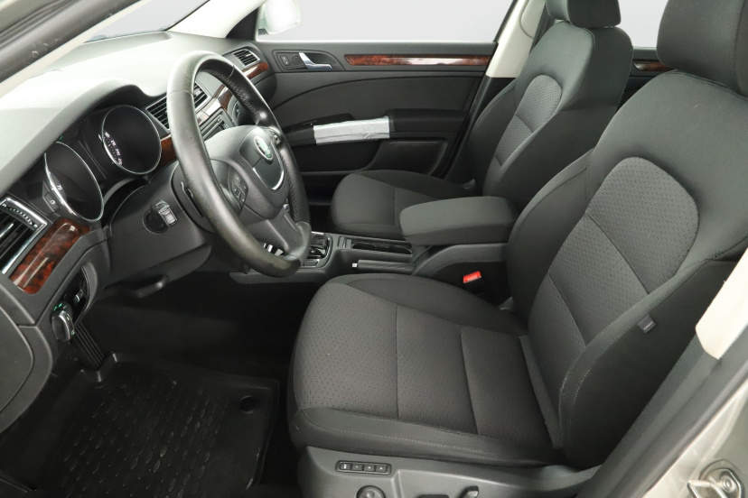 Škoda Superb, 2009
