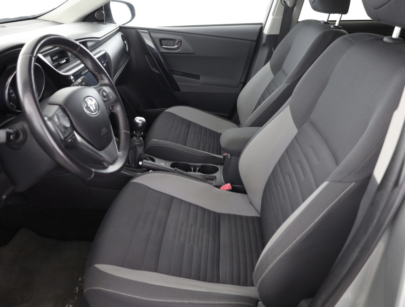 Toyota Auris, 2016
