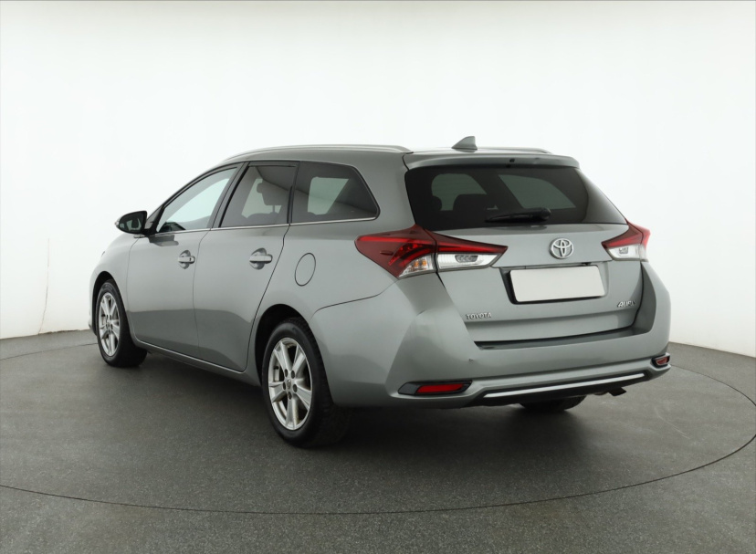 Toyota Auris, 2016