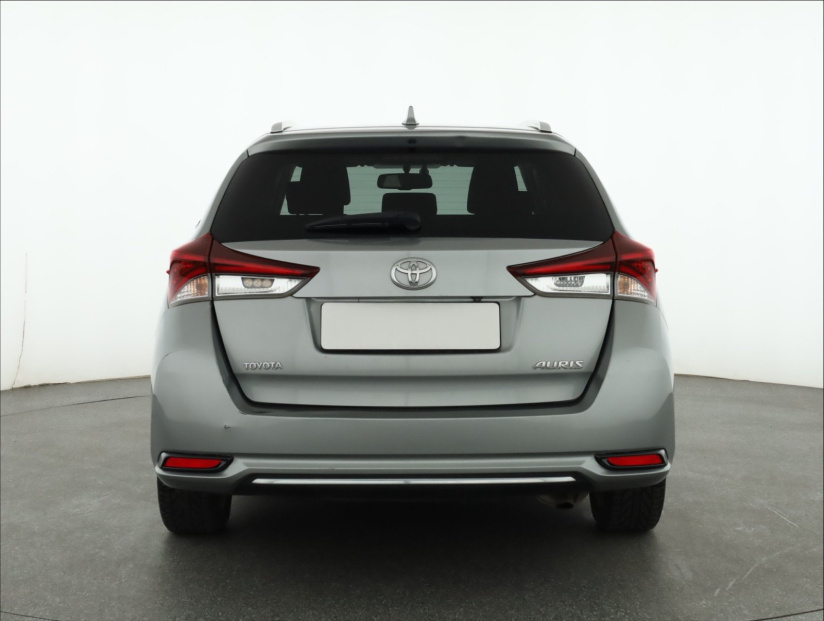 Toyota Auris, 2016