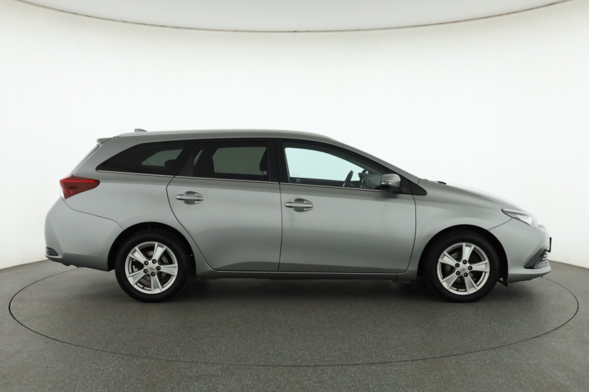 Toyota Auris, 2016
