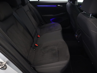 Volkswagen Golf - 2023