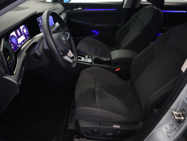 Volkswagen Golf - 2023