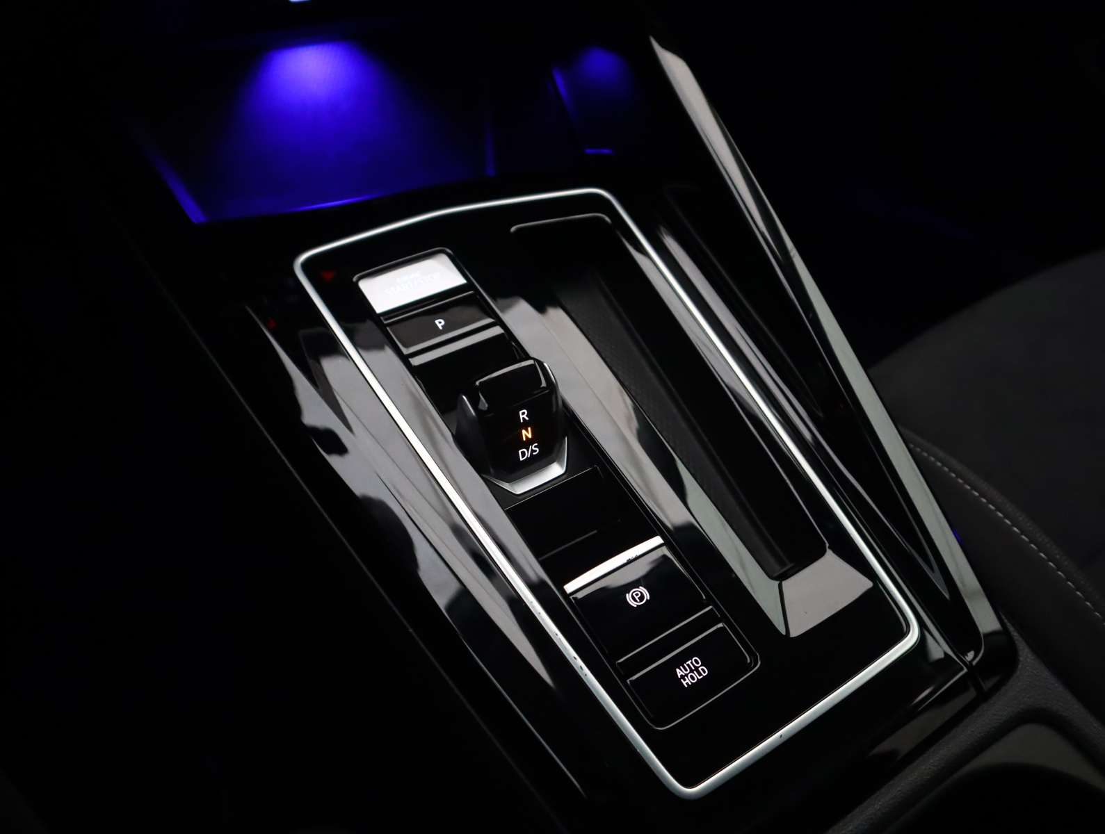 Volkswagen Golf - 2023