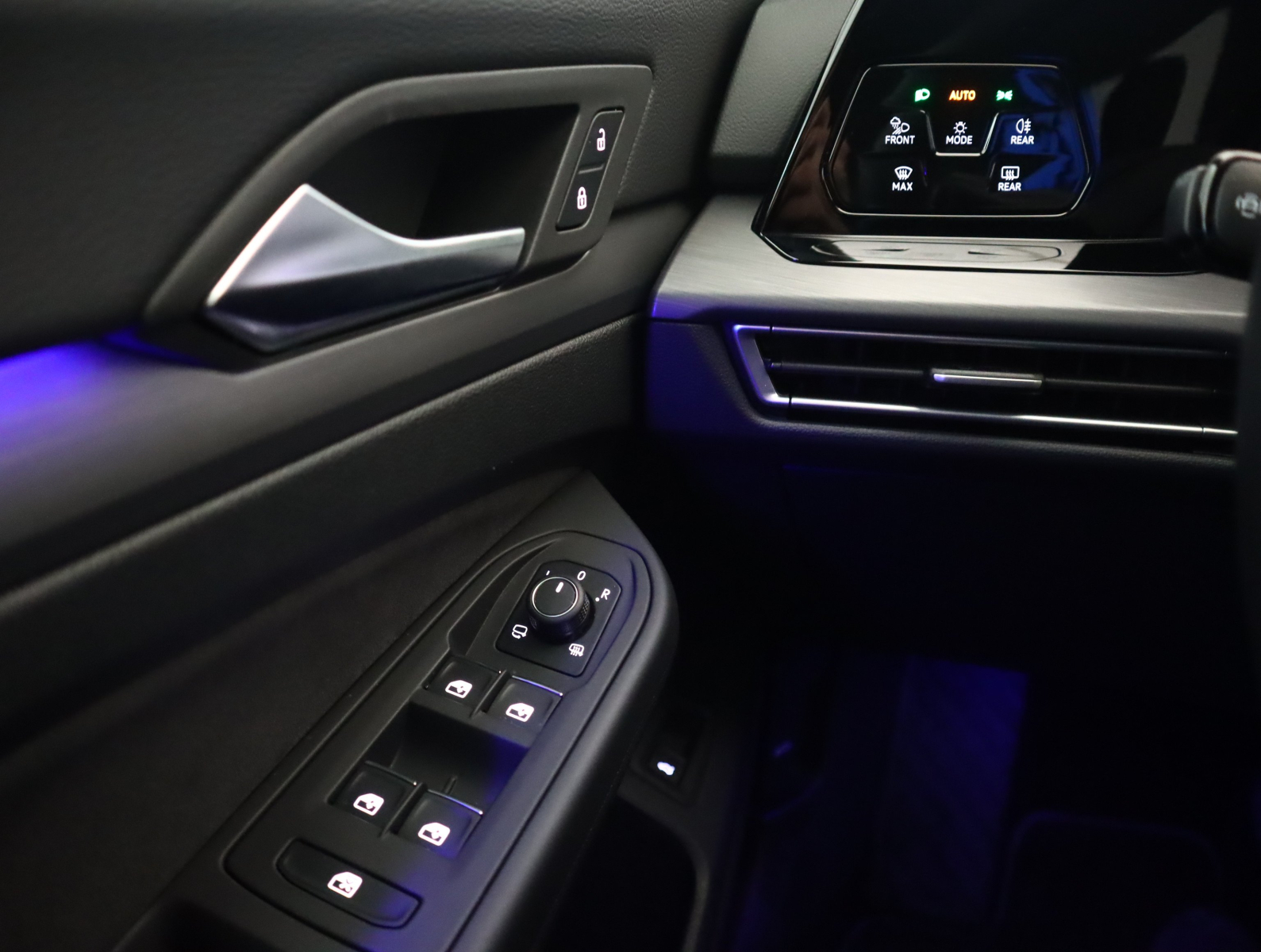 Volkswagen Golf - 2023