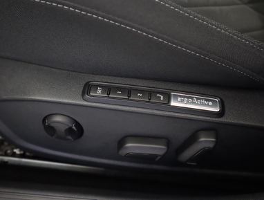 Volkswagen Golf - 2023