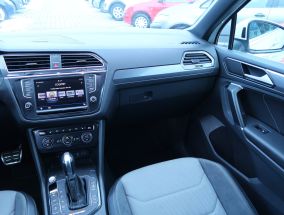 Volkswagen Tiguan - 2016