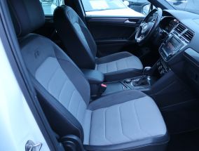 Volkswagen Tiguan - 2016