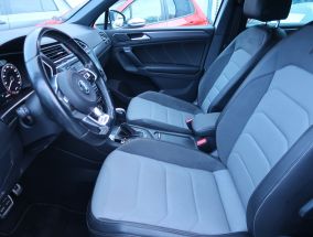 Volkswagen Tiguan - 2016