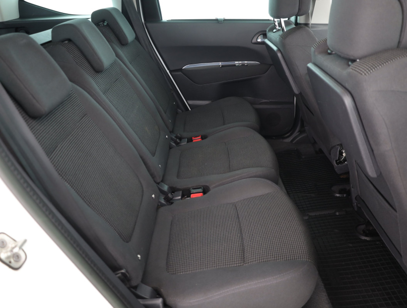 Peugeot 5008, 2013