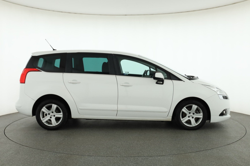 Peugeot 5008, 2013