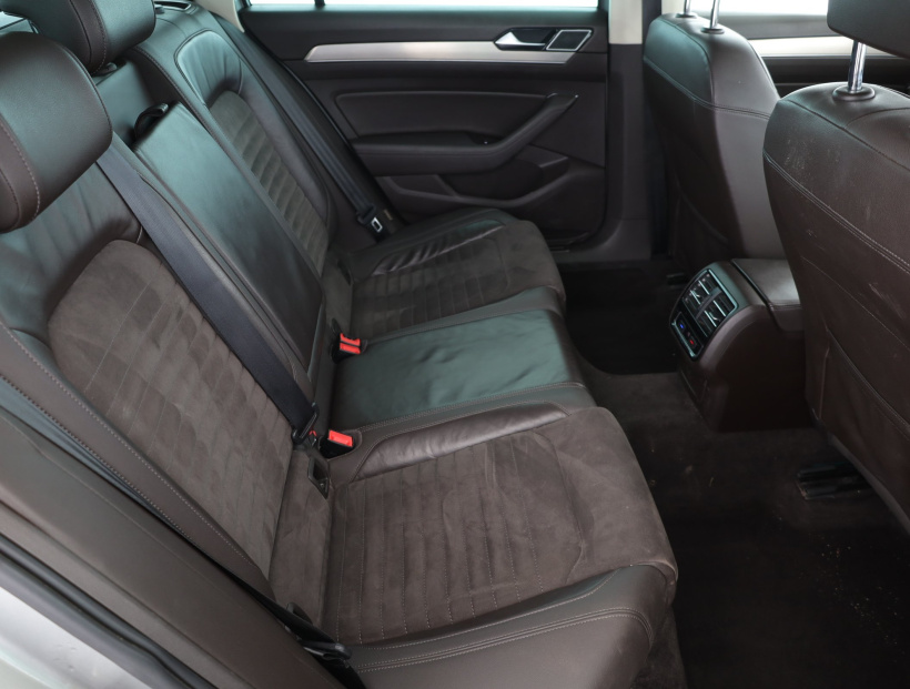 Volkswagen Passat, 2015