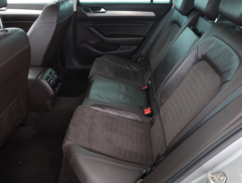 Volkswagen Passat, 2015