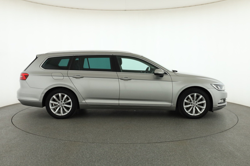 Volkswagen Passat, 2015