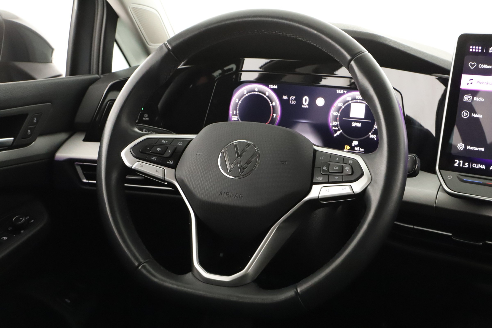 Volkswagen Golf - 2024