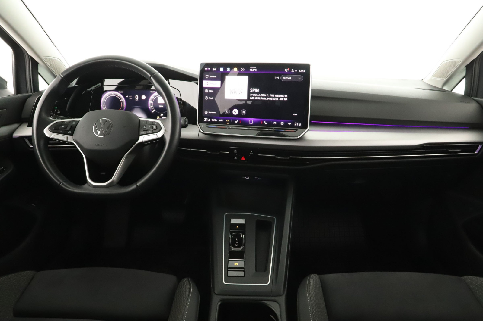 Volkswagen Golf - 2024