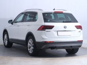 Volkswagen Tiguan - 2016