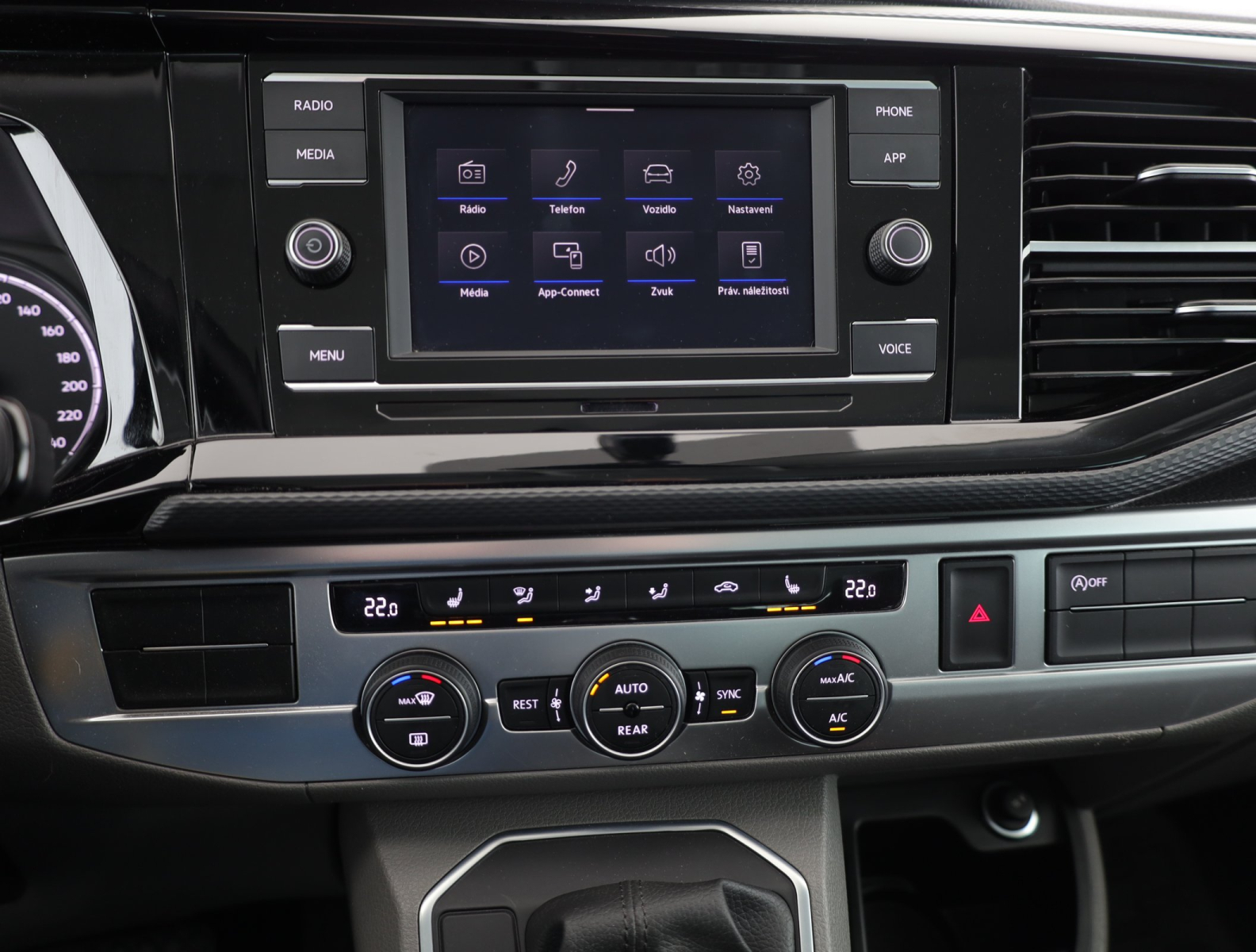 Volkswagen Caravelle - 2023